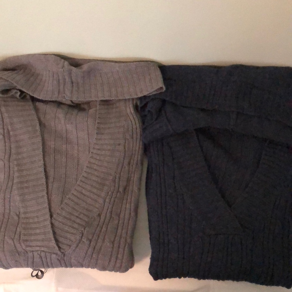 2 Hooded sweaters Size medium